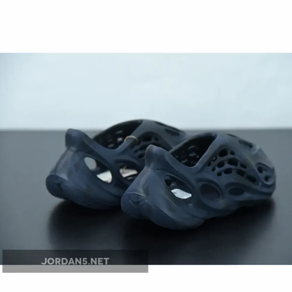 adidas Yeezy Foam Runner “Mineral Blue”  GV7903