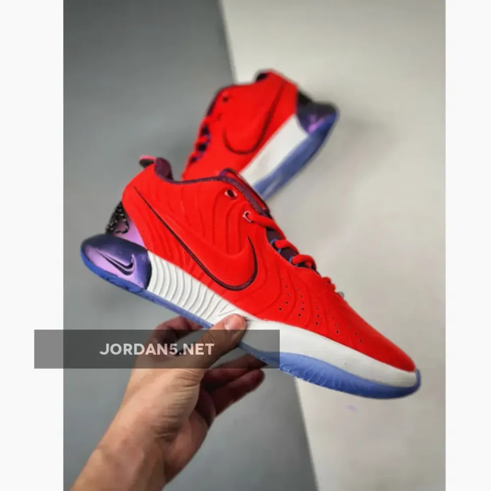 Nike LeBron 21 “Movie Theater” Track Red  FN4305-600