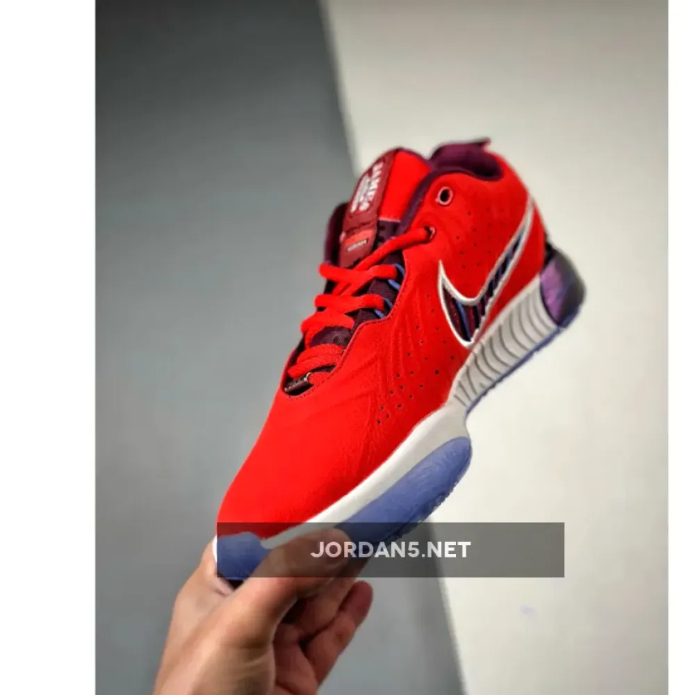 Nike LeBron 21 “Movie Theater” Track Red  FN4305-600