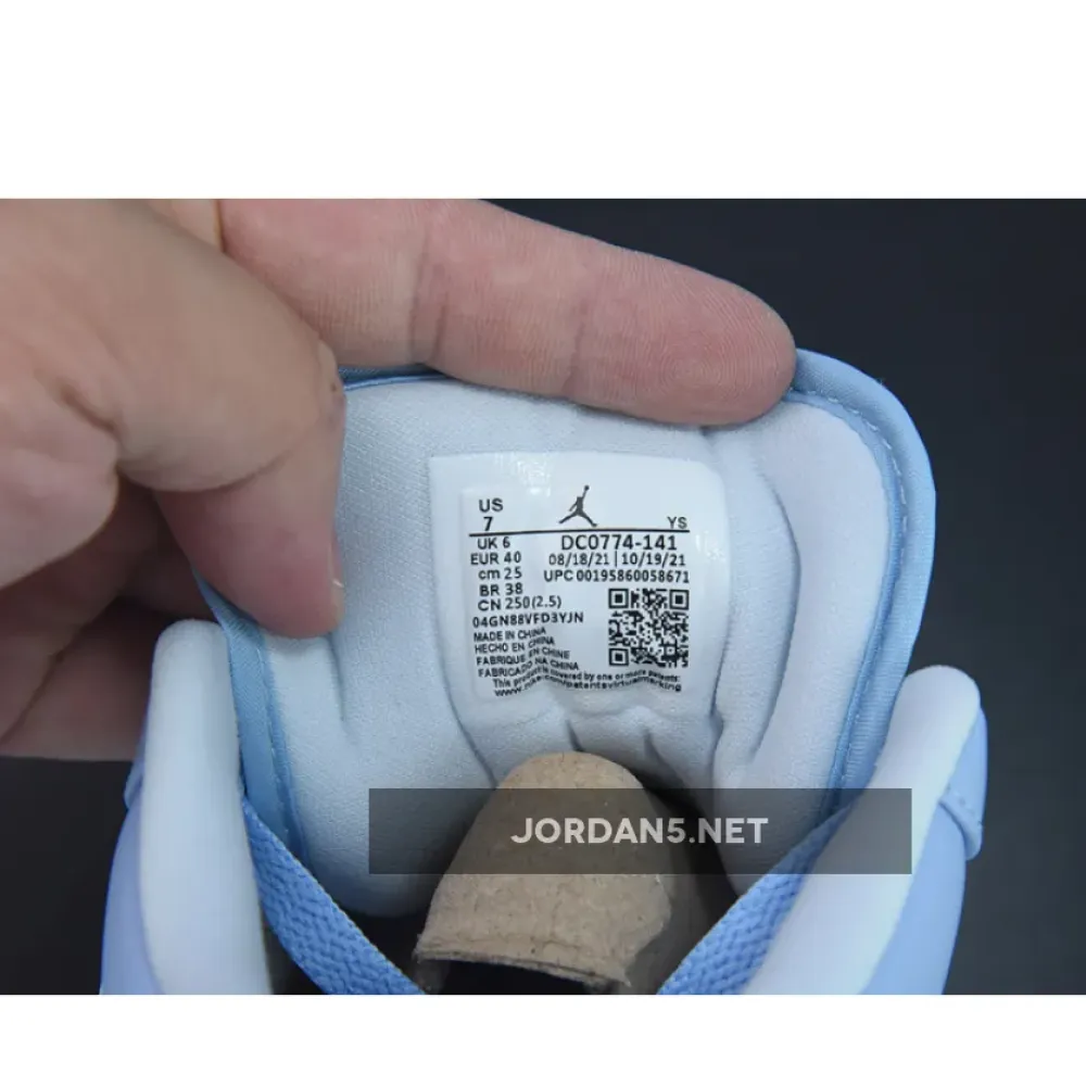 Air Jordan 1 Low “Aluminum”  DC0774-141