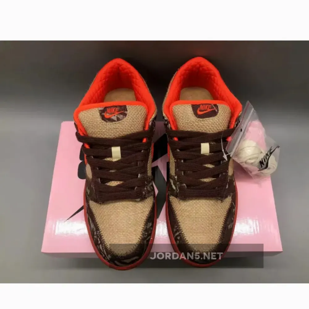 Nike SB Dunk Low “Hunter Reese Forbes” 304292-281