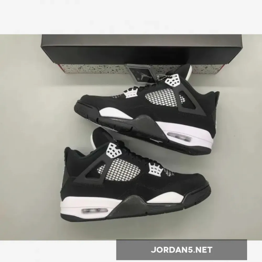 Air Jordan 4 “White Thunder” FQ8138-001