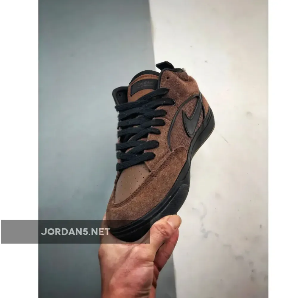 Nike SB React Leo “Cacao Wow Black”  DX4361-200