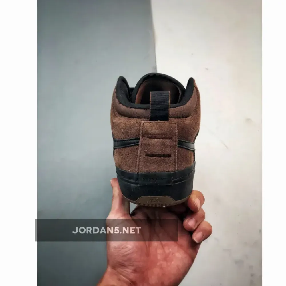 Nike SB React Leo “Cacao Wow Black”  DX4361-200