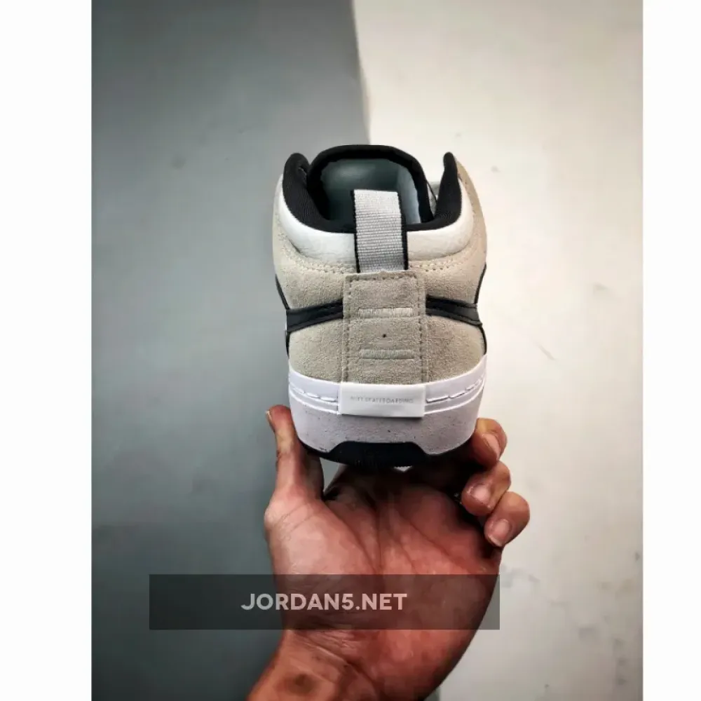 Nike SB React Leo White Black  DX4361-100