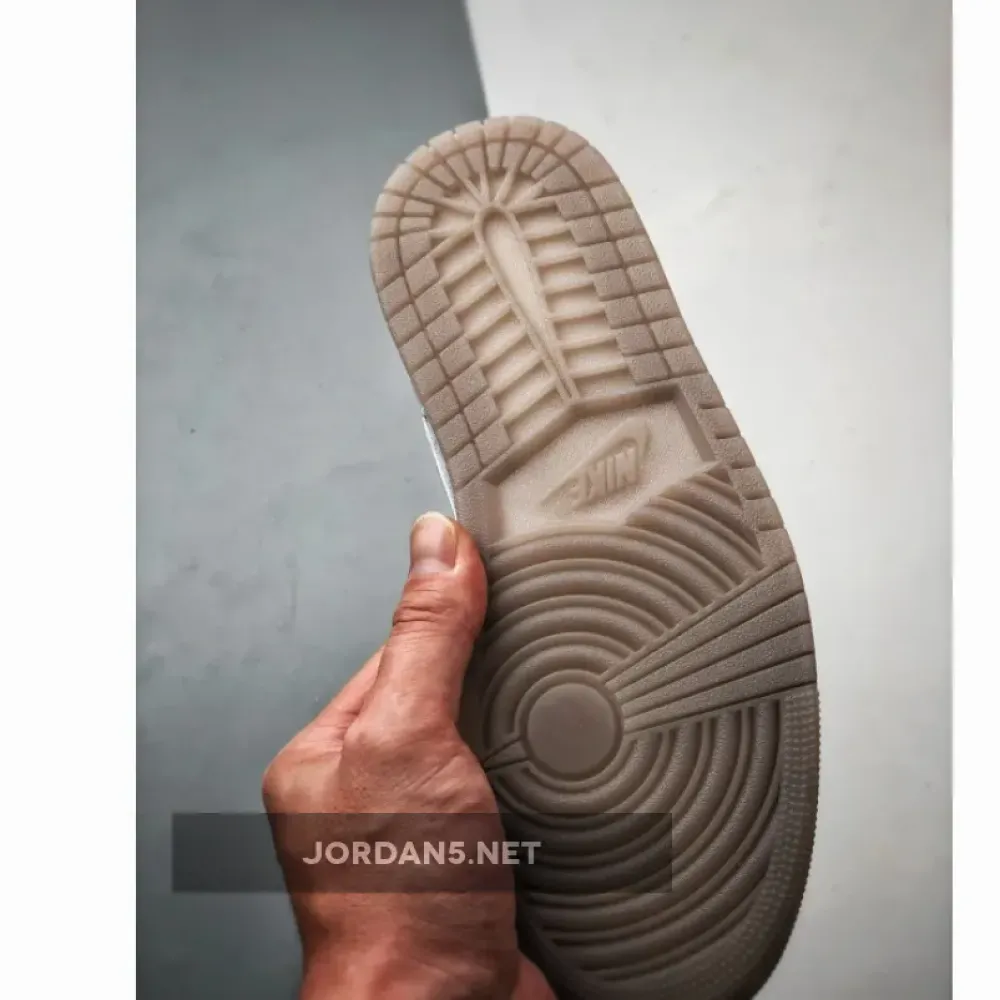 Air Jordan 1 Low Metallic Silver/Photon Dust  FN5030-001