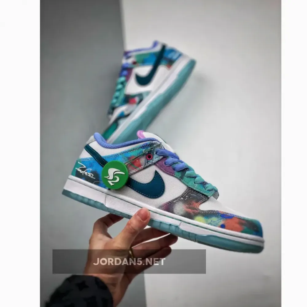 Futura Laboratories x Nike SB Dunk Low Bleached Aqua  HF6061-400