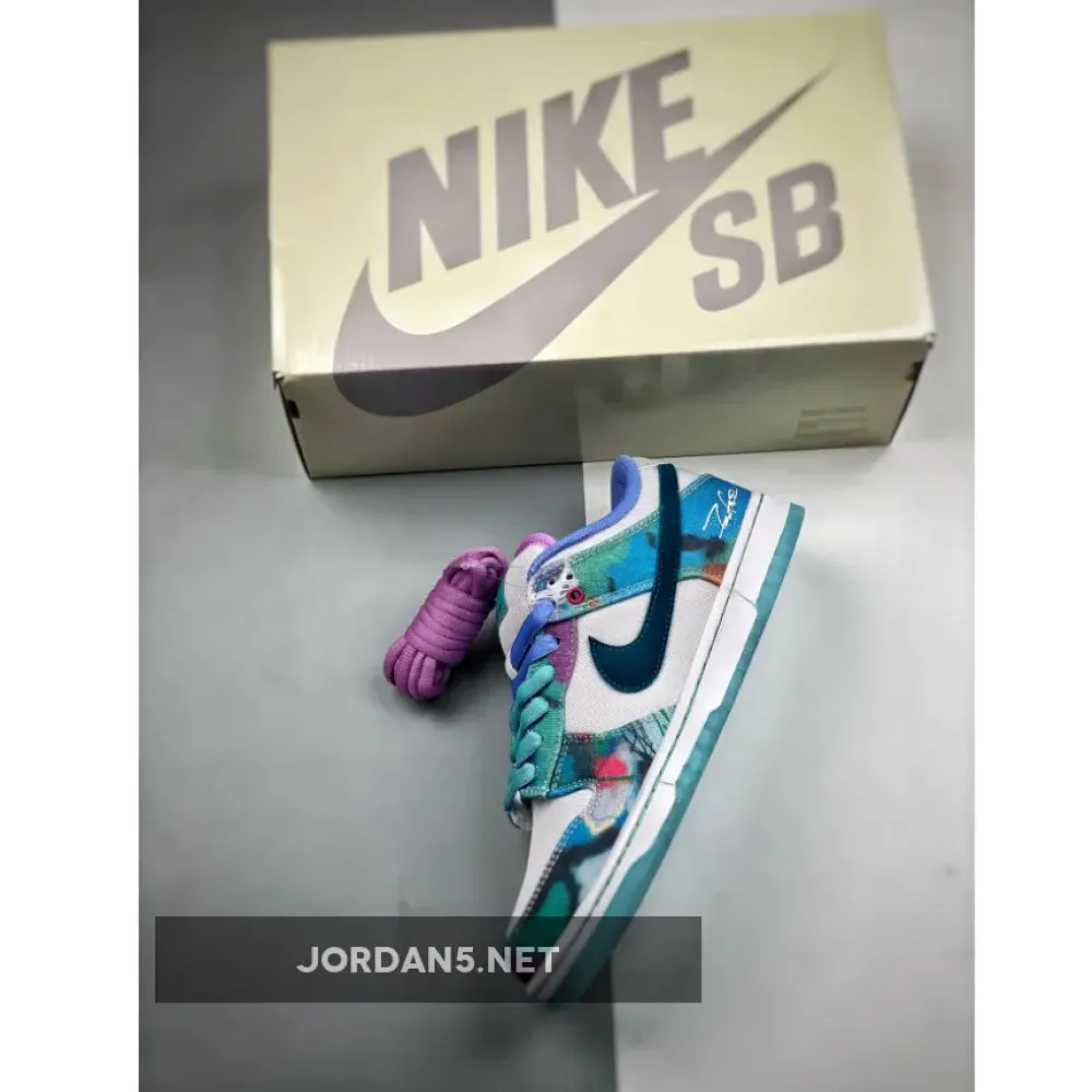 Futura Laboratories x Nike SB Dunk Low Bleached Aqua  HF6061-400