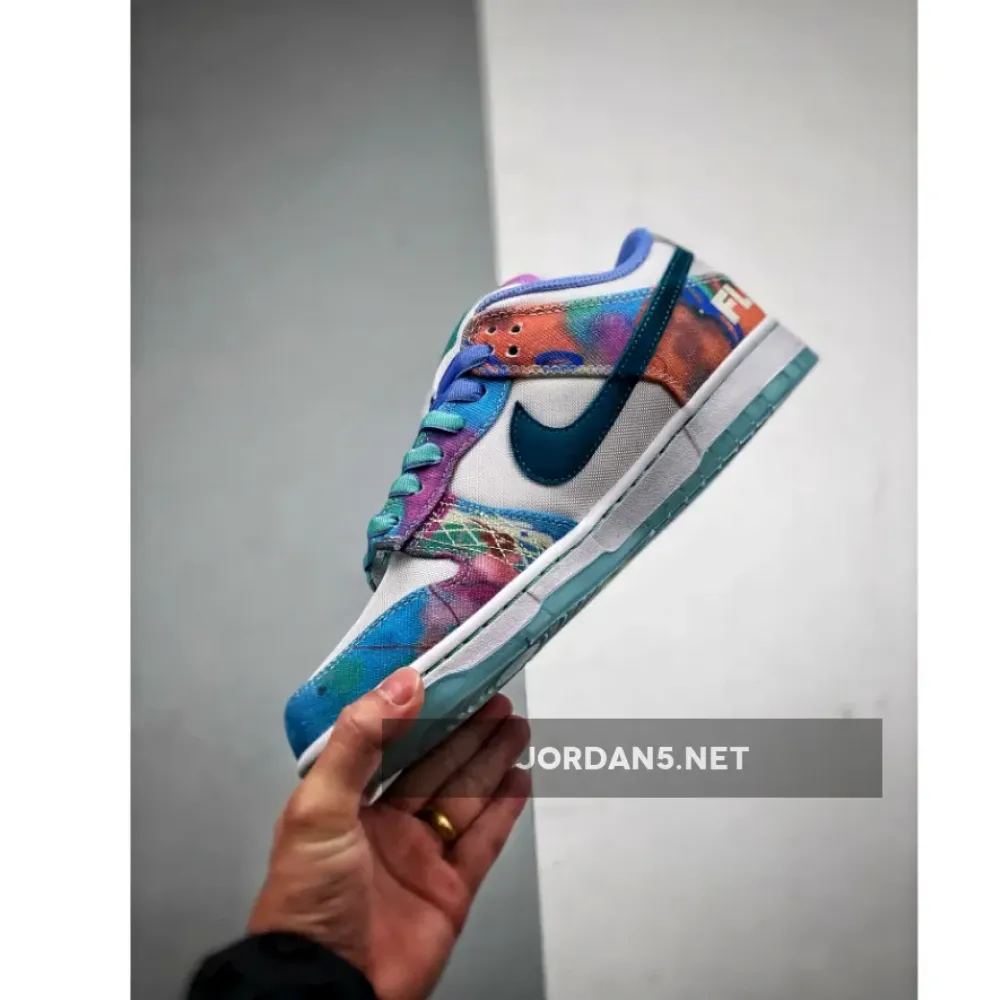 Futura Laboratories x Nike SB Dunk Low Bleached Aqua  HF6061-400