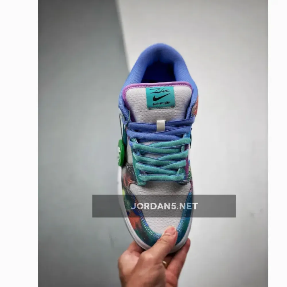 Futura Laboratories x Nike SB Dunk Low Bleached Aqua  HF6061-400