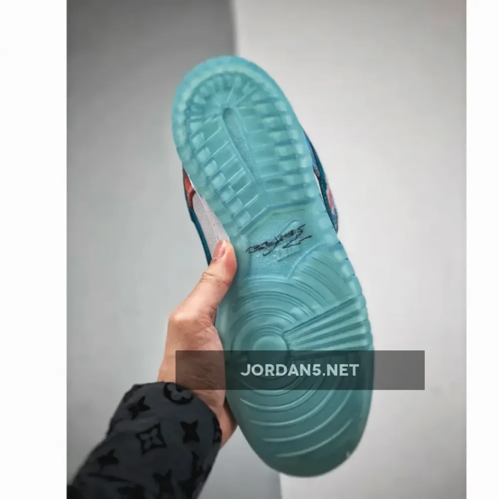 Futura Laboratories x Nike SB Dunk Low Bleached Aqua  HF6061-400