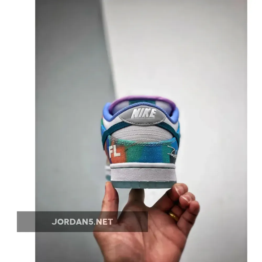 Futura Laboratories x Nike SB Dunk Low Bleached Aqua  HF6061-400